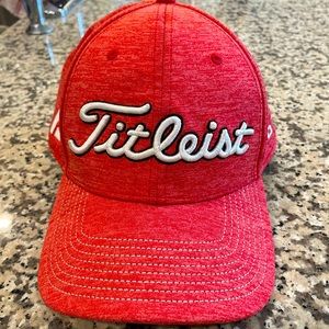 Red Titleist Flexfit golf hat Pro V1 FootJoy M/L